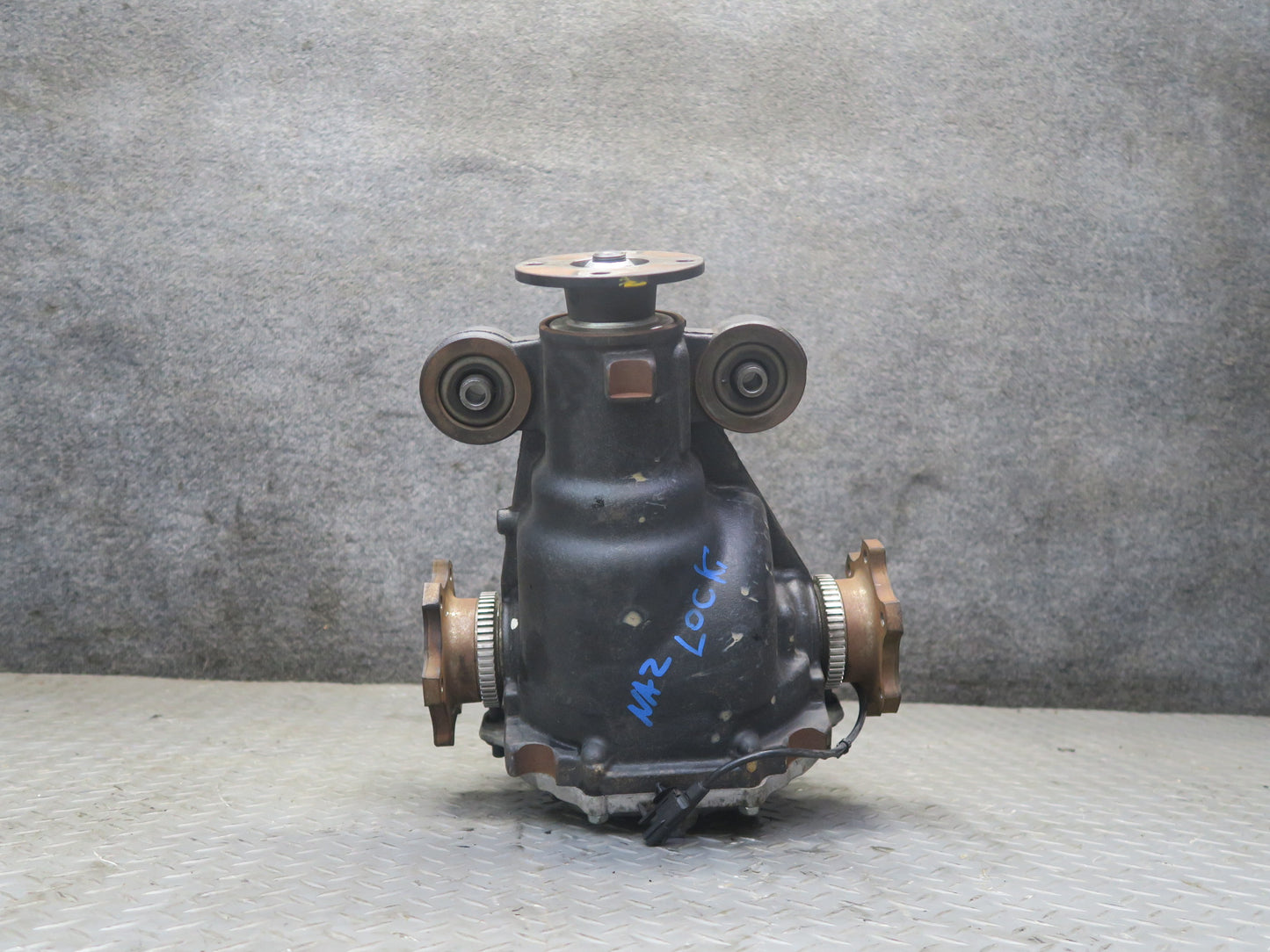 10-20 Nissan Z34 370Z M/T LSD Rear Differential Carrier 3.69 Ratio 31K Miles OEM