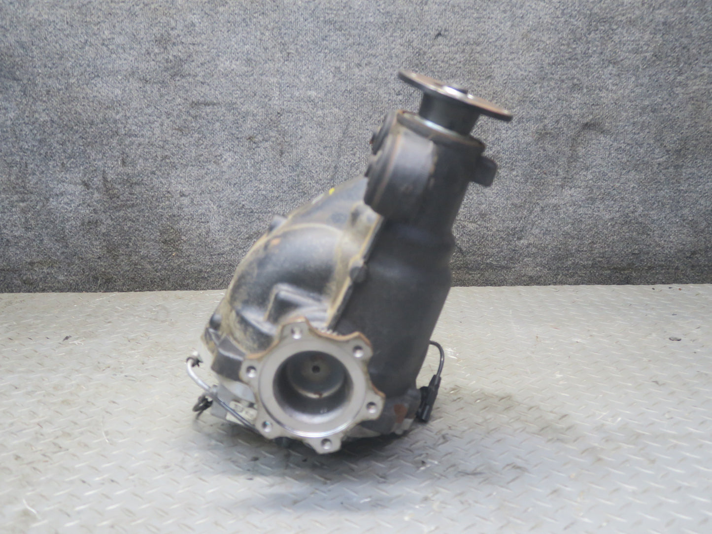 10-20 Nissan Z34 370Z M/T LSD Rear Differential Carrier 3.69 Ratio 31K Miles OEM