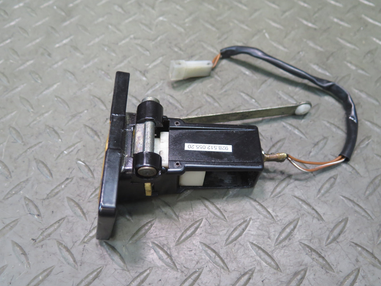 1984-1986 Porsche 928 Rear Trunk Hatch Lock Latch Receiver w Actuator Motor