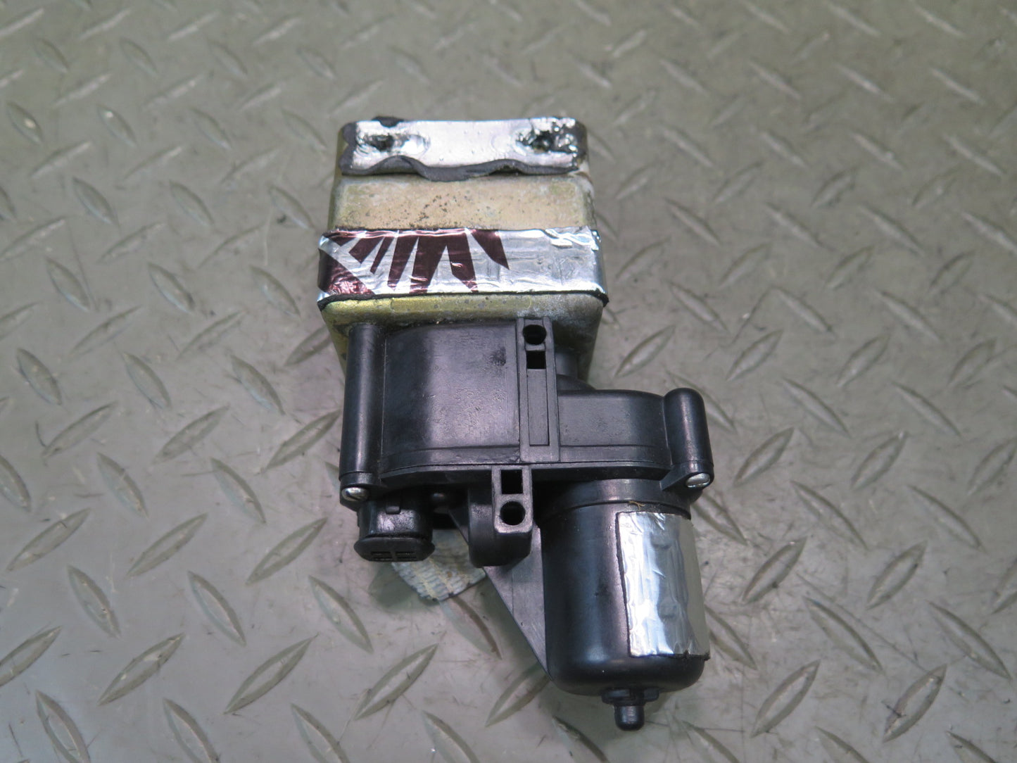 1984-1986 Porsche 928 Rear Trunk Hatch Lock Latch Receiver w Actuator Motor