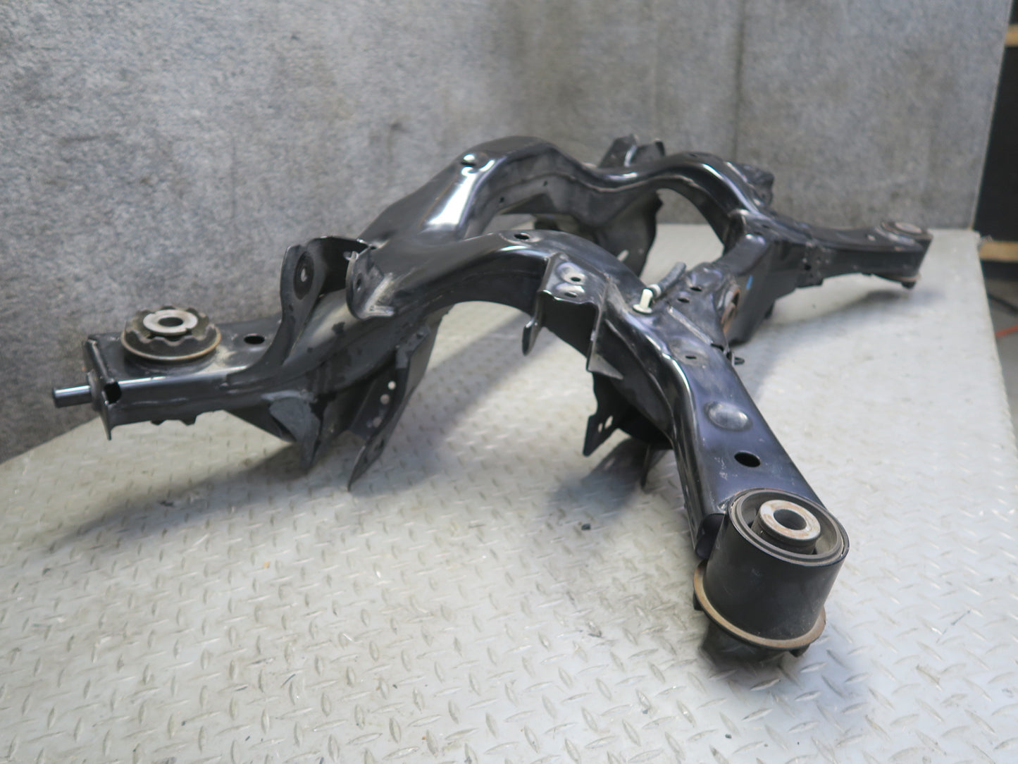 09-20 Nissan Z34 370Z Rear Suspension Subframe Crossmember Carrier 31K Miles OEM