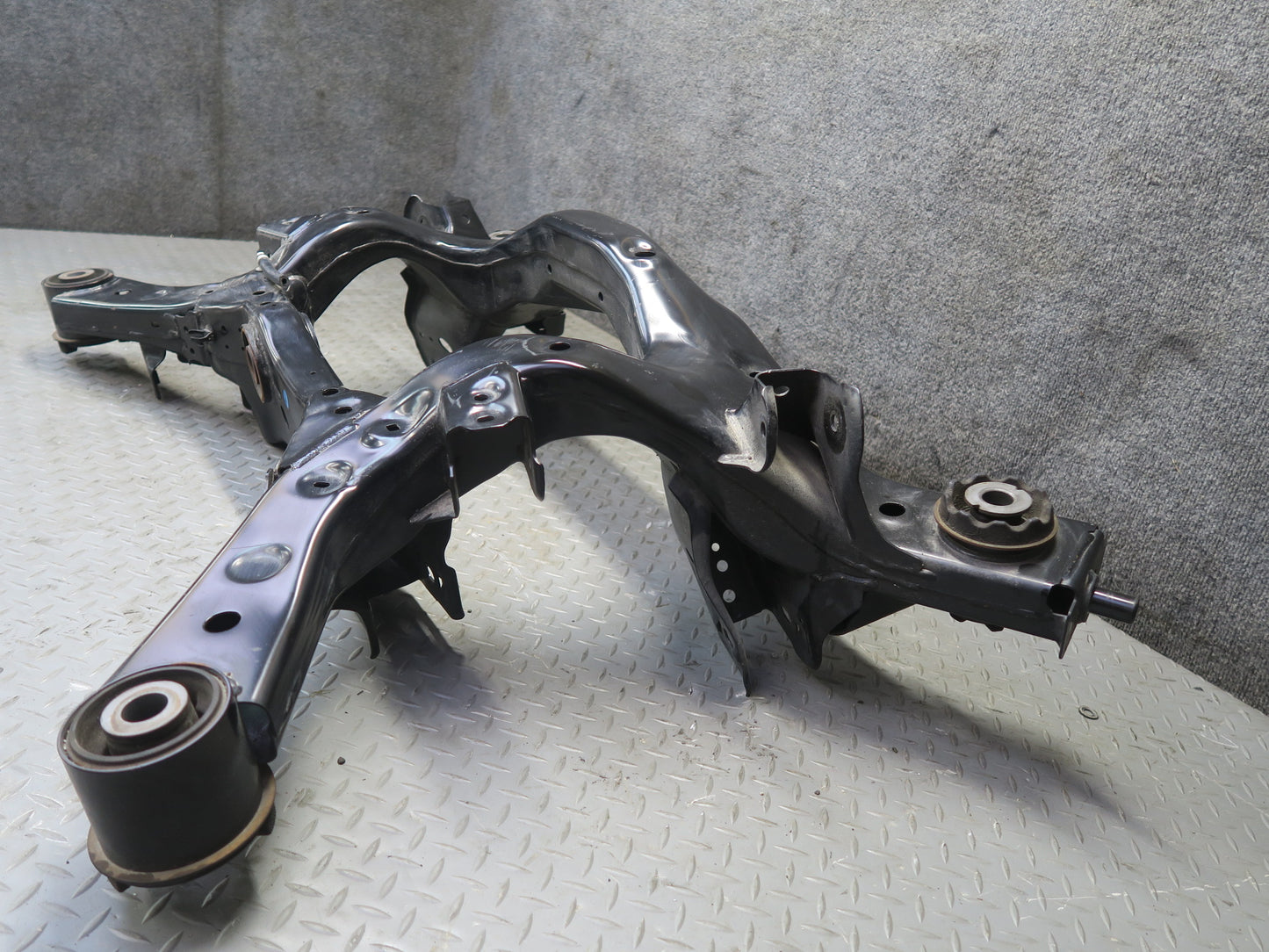 09-20 Nissan Z34 370Z Rear Suspension Subframe Crossmember Carrier 31K Miles OEM