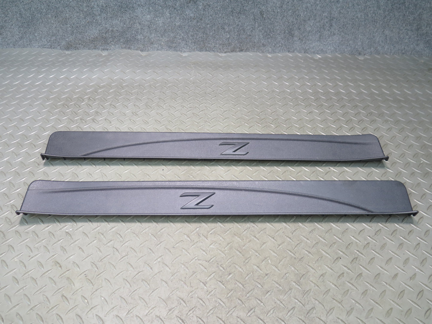 09-20 Nissan Z34 370Z Set of 2 Left & Right Door Scuff Sill Plate Trim Black OEM