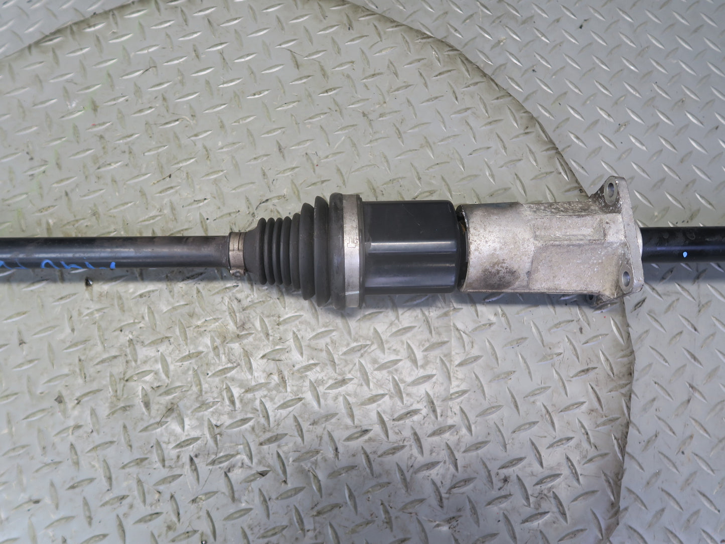 2014-2017 Maserati Ghibli M157 Front Left Suspension Axle Shaft 670032034