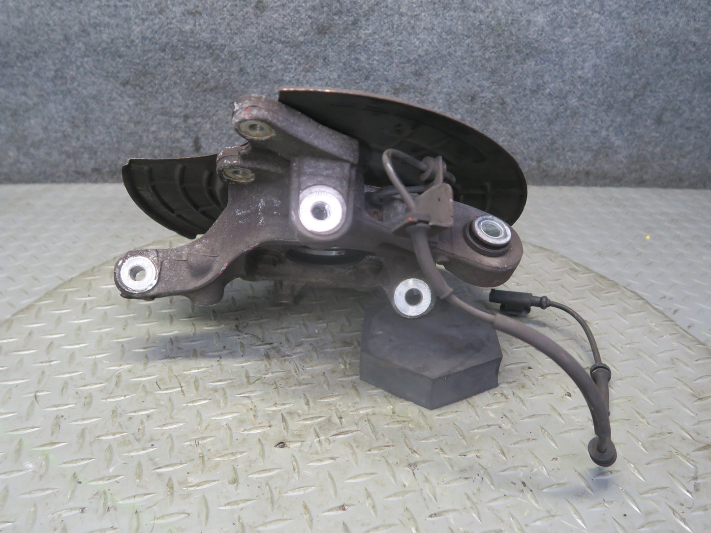 2014-2017 Maserati Ghibli M157 AWD Rear Left Spindle Knuckle Wheel Hub Bearing