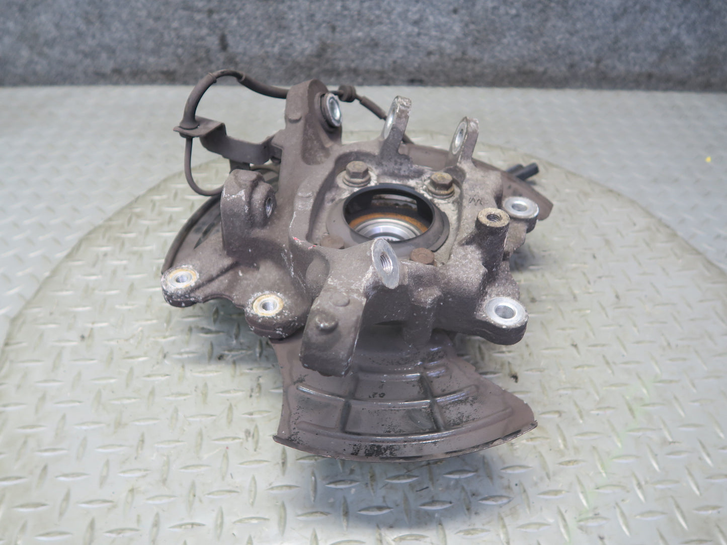 2014-2017 Maserati Ghibli M157 AWD Rear Left Spindle Knuckle Wheel Hub Bearing