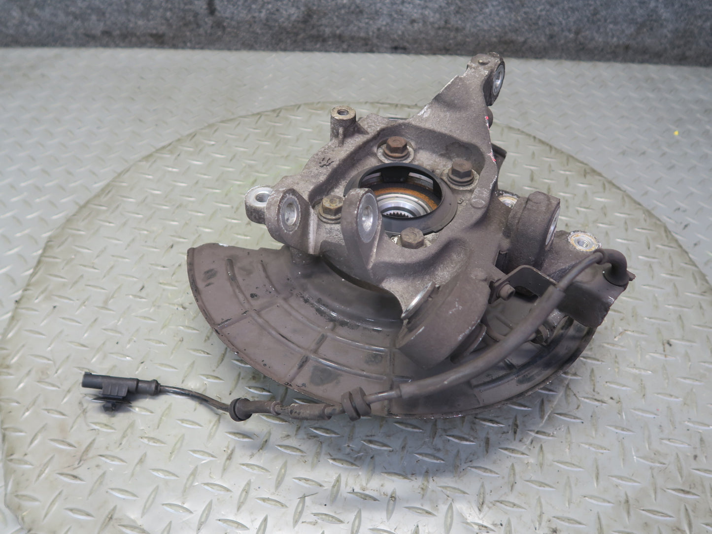 2014-2017 Maserati Ghibli M157 AWD Rear Left Spindle Knuckle Wheel Hub Bearing