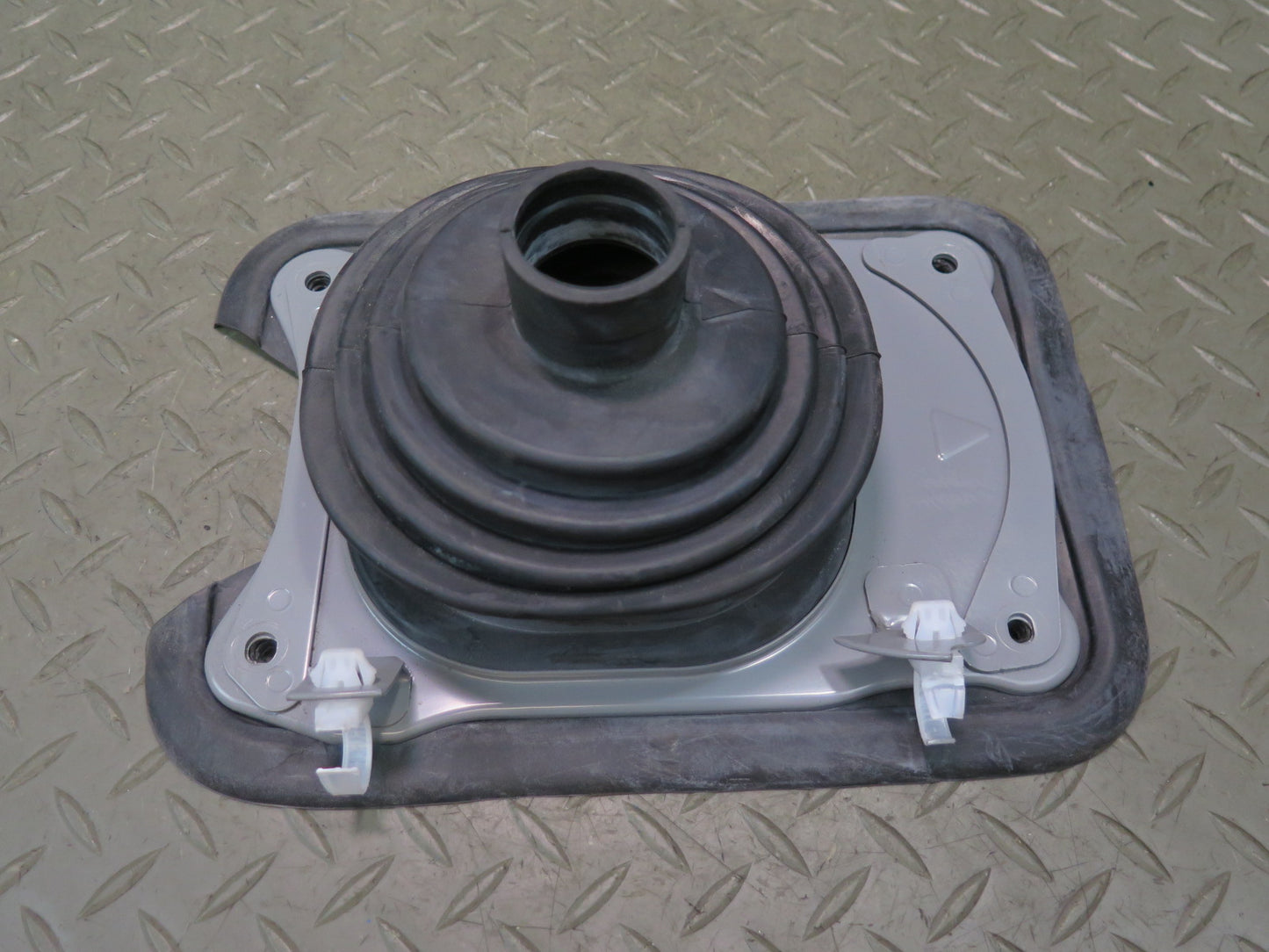09-20 Nissan Z34 370Z M/T Manual Transmission Shifter Boot 74967-1EA0A OEM