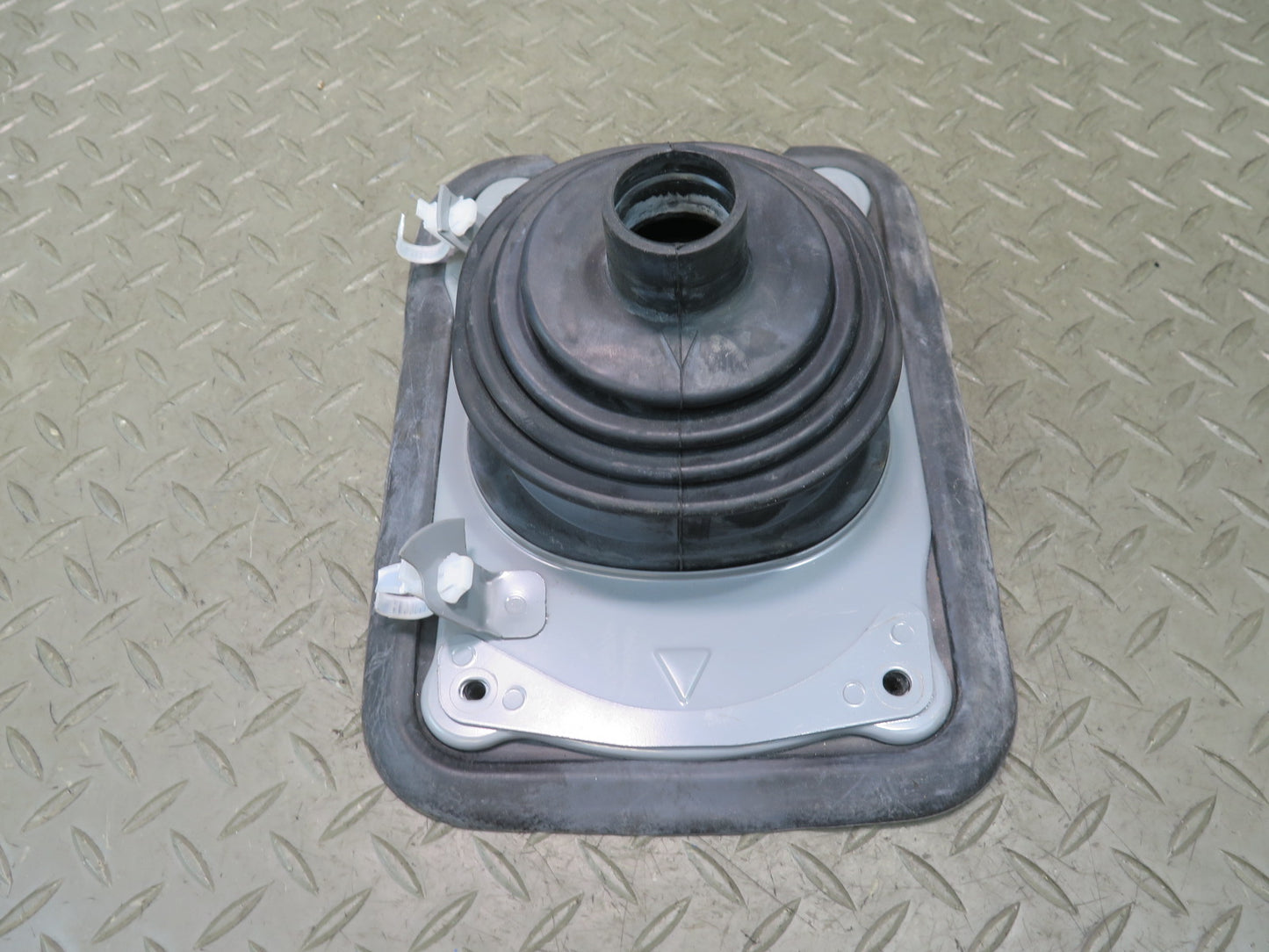 09-20 Nissan Z34 370Z M/T Manual Transmission Shifter Boot 74967-1EA0A OEM