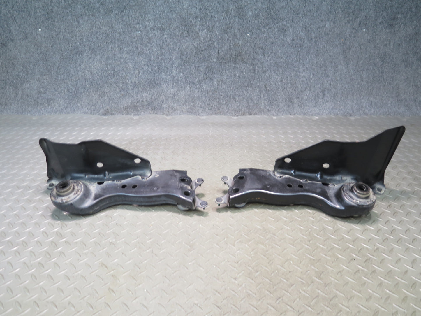 09-20 Nissan Z34 370Z Coupe Set of 2 Rear Subframe Crossmember Stay Bracket OEM