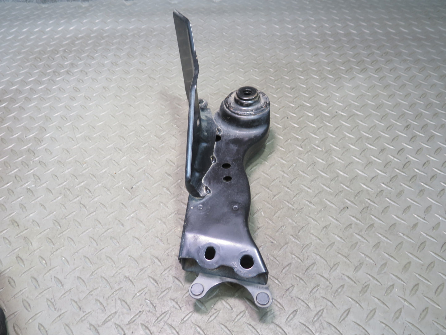09-20 Nissan Z34 370Z Coupe Set of 2 Rear Subframe Crossmember Stay Bracket OEM