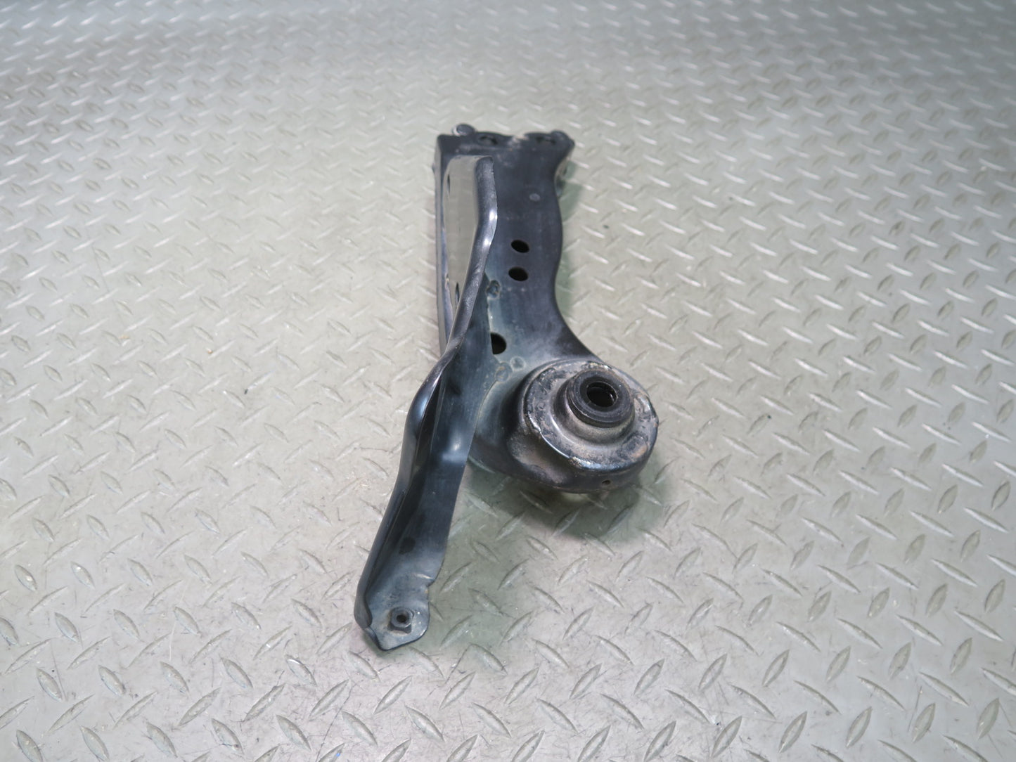 09-20 Nissan Z34 370Z Coupe Set of 2 Rear Subframe Crossmember Stay Bracket OEM