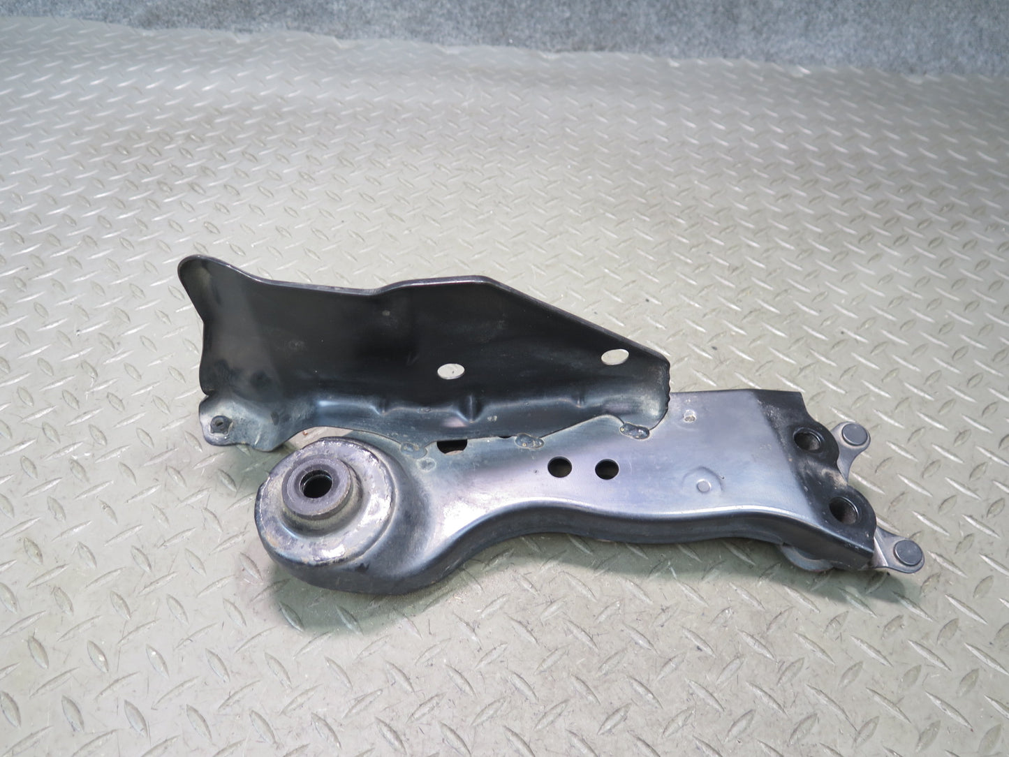 09-20 Nissan Z34 370Z Coupe Set of 2 Rear Subframe Crossmember Stay Bracket OEM