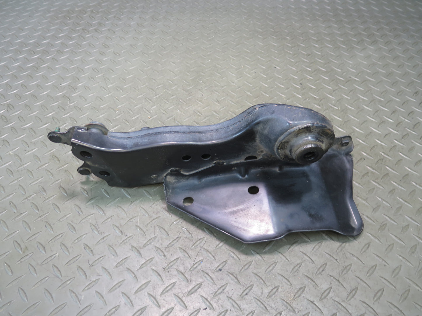09-20 Nissan Z34 370Z Coupe Set of 2 Rear Subframe Crossmember Stay Bracket OEM