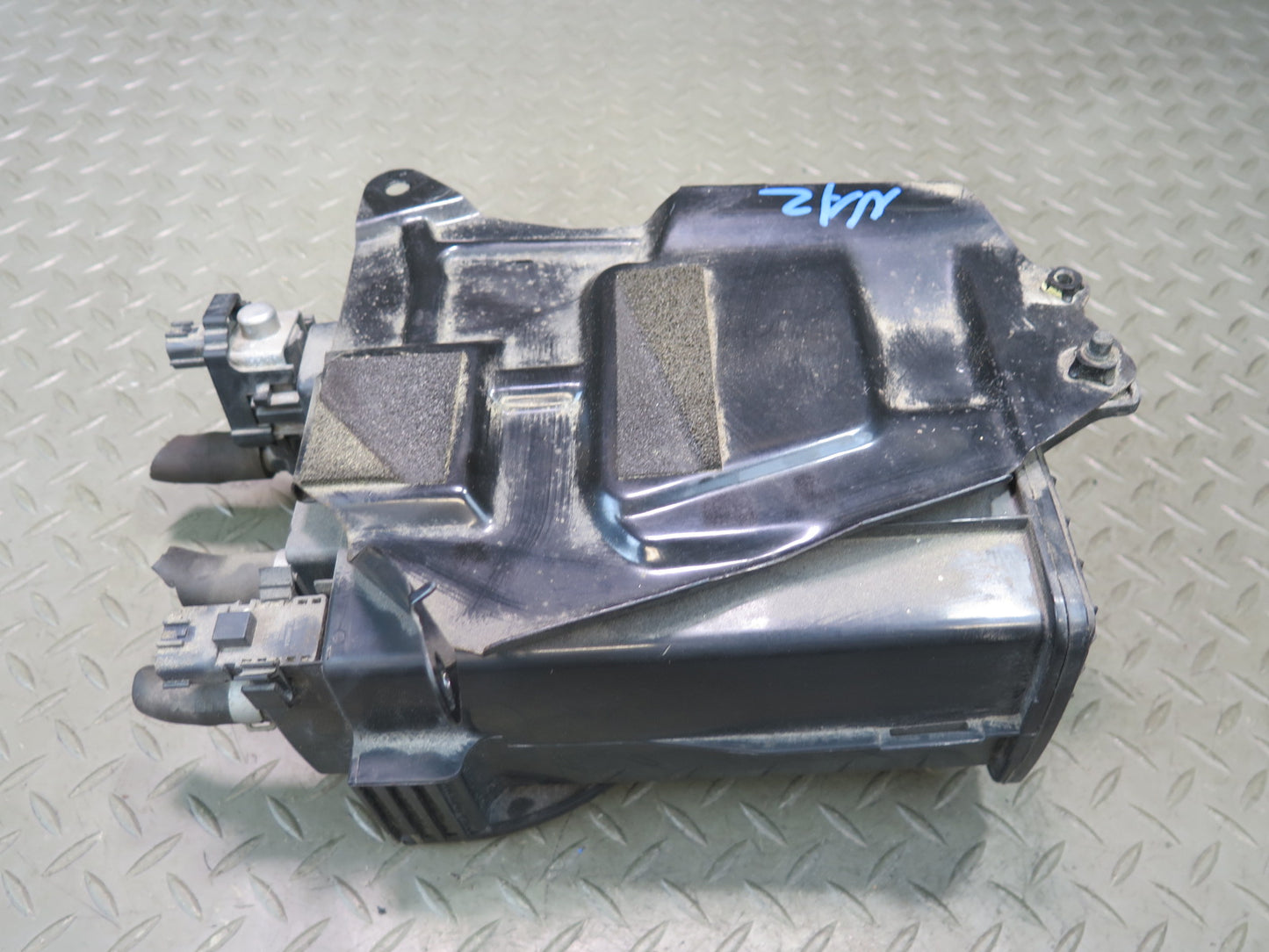 09-20 Nissan Z34 370Z Fuel Evap Vapor Charcoal Canister 14950-AM600 OEM