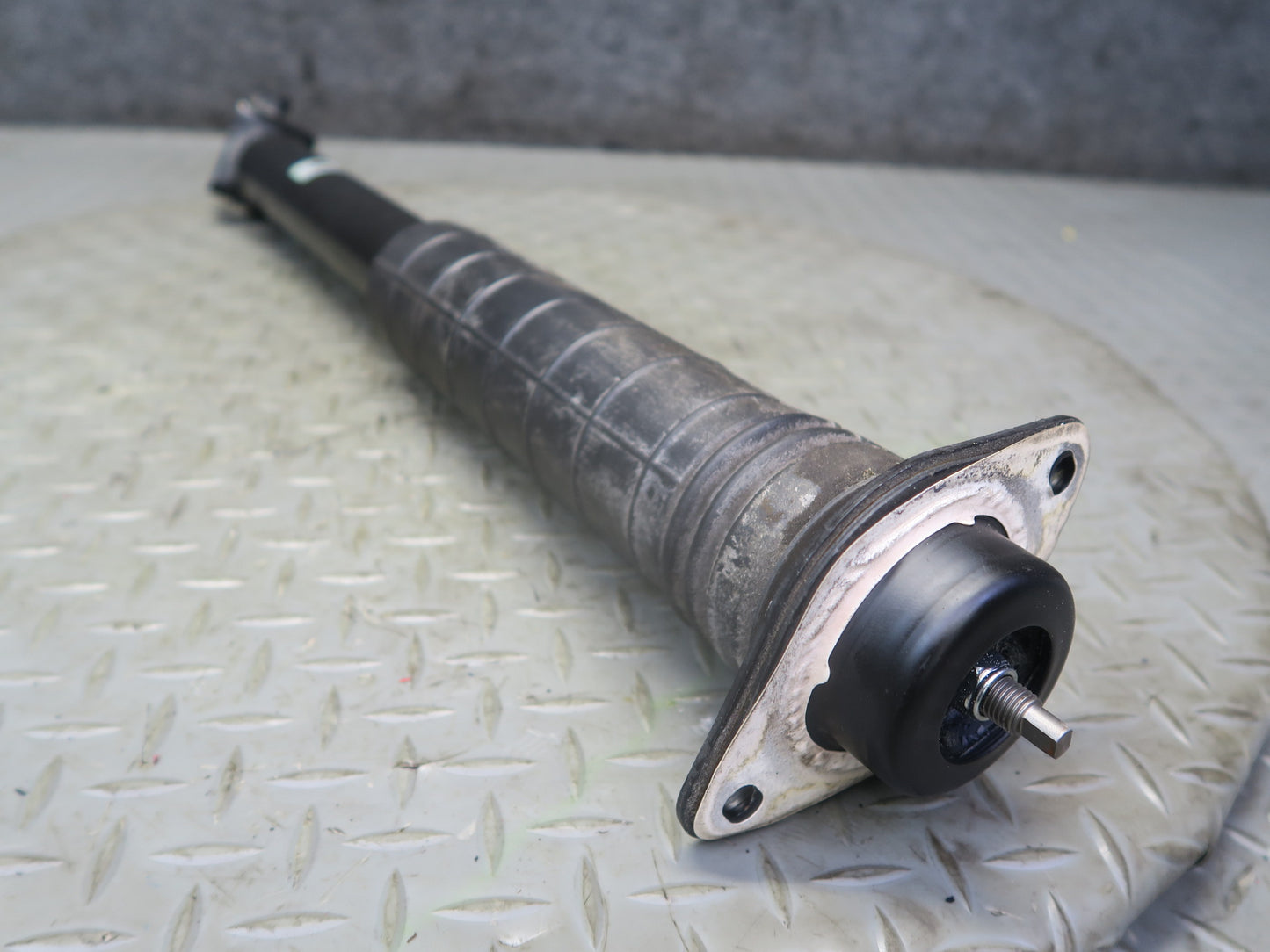 09-14 Nissan Z34 370Z Rear Left & Right Strut Shock Absorber Set 31K Miles OEM