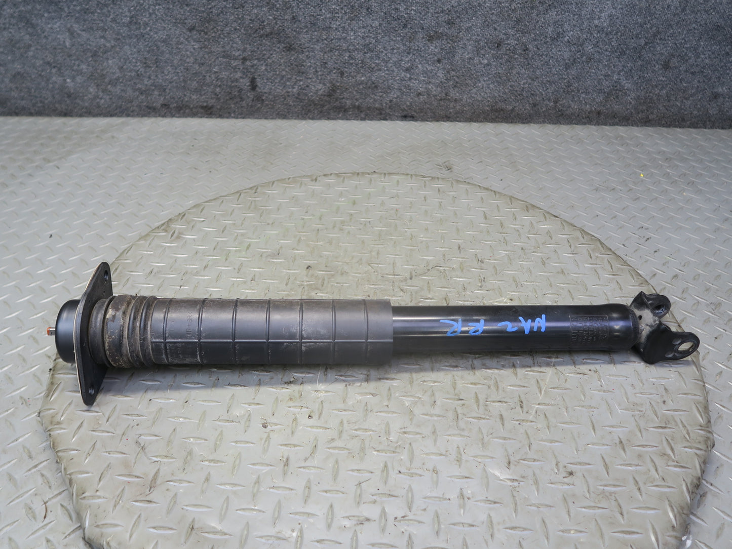 09-14 Nissan Z34 370Z Rear Left & Right Strut Shock Absorber Set 31K Miles OEM