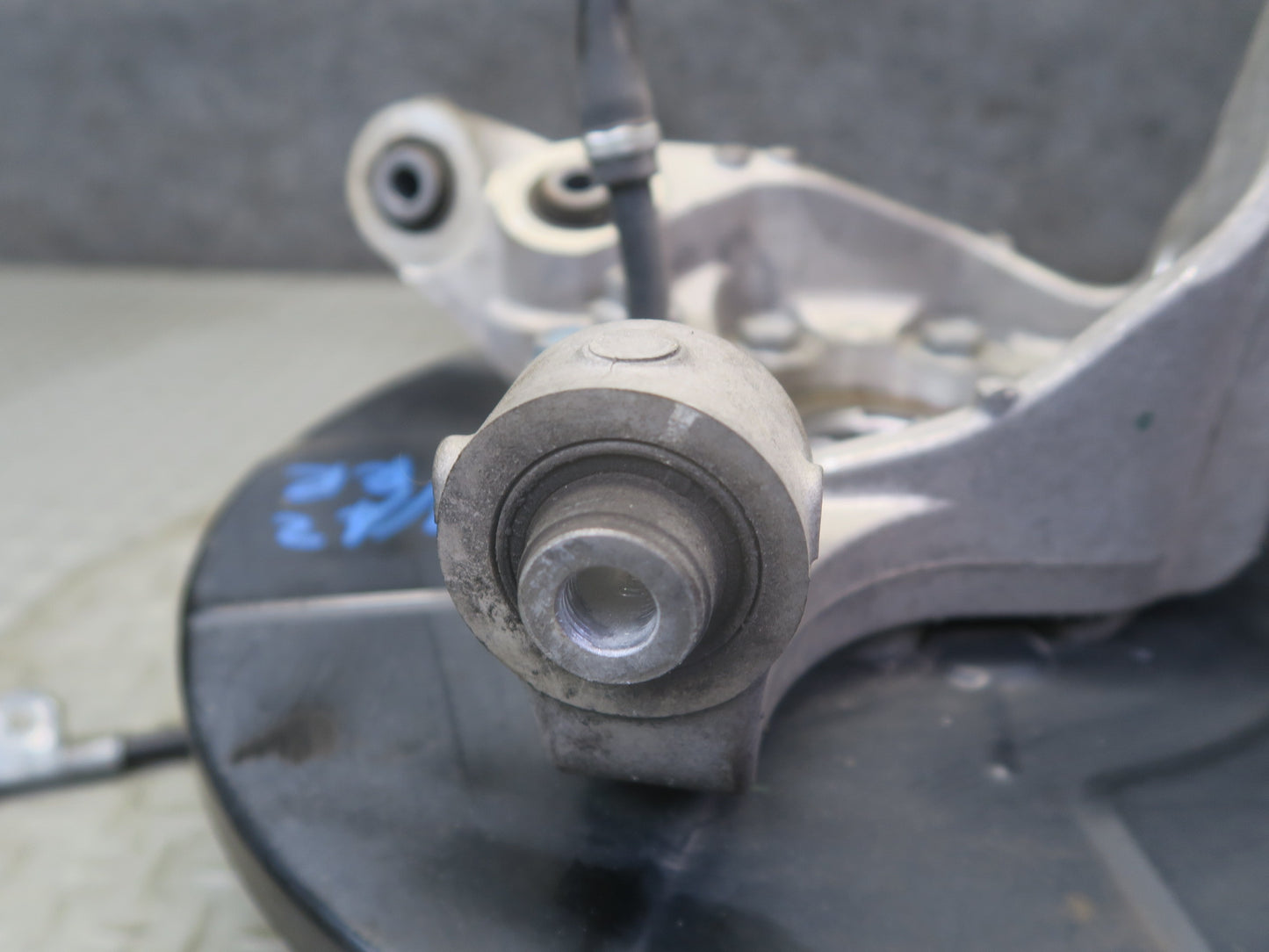 10-12 Nissan 370Z Z34 Rear Right Spindle Knuckle Wheel Hub Bearing 31K Miles OEM