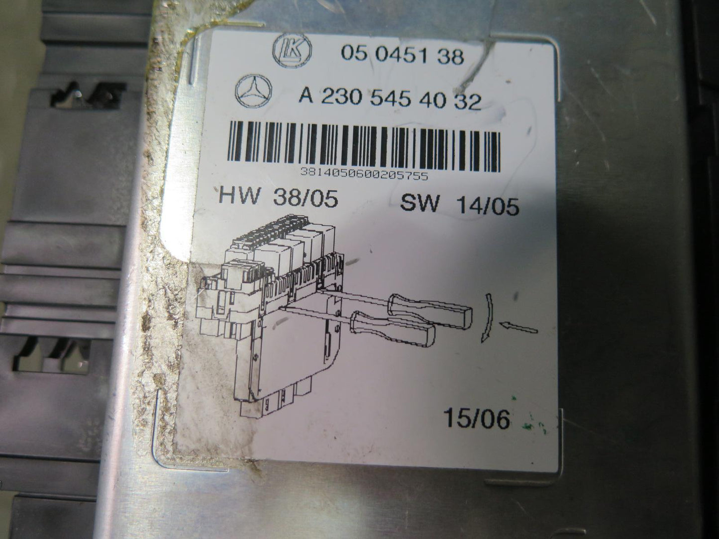 03-12 Mercedes R230 Sl-class Rear SAM Fuse Relay Box Module 2305454032 OEM