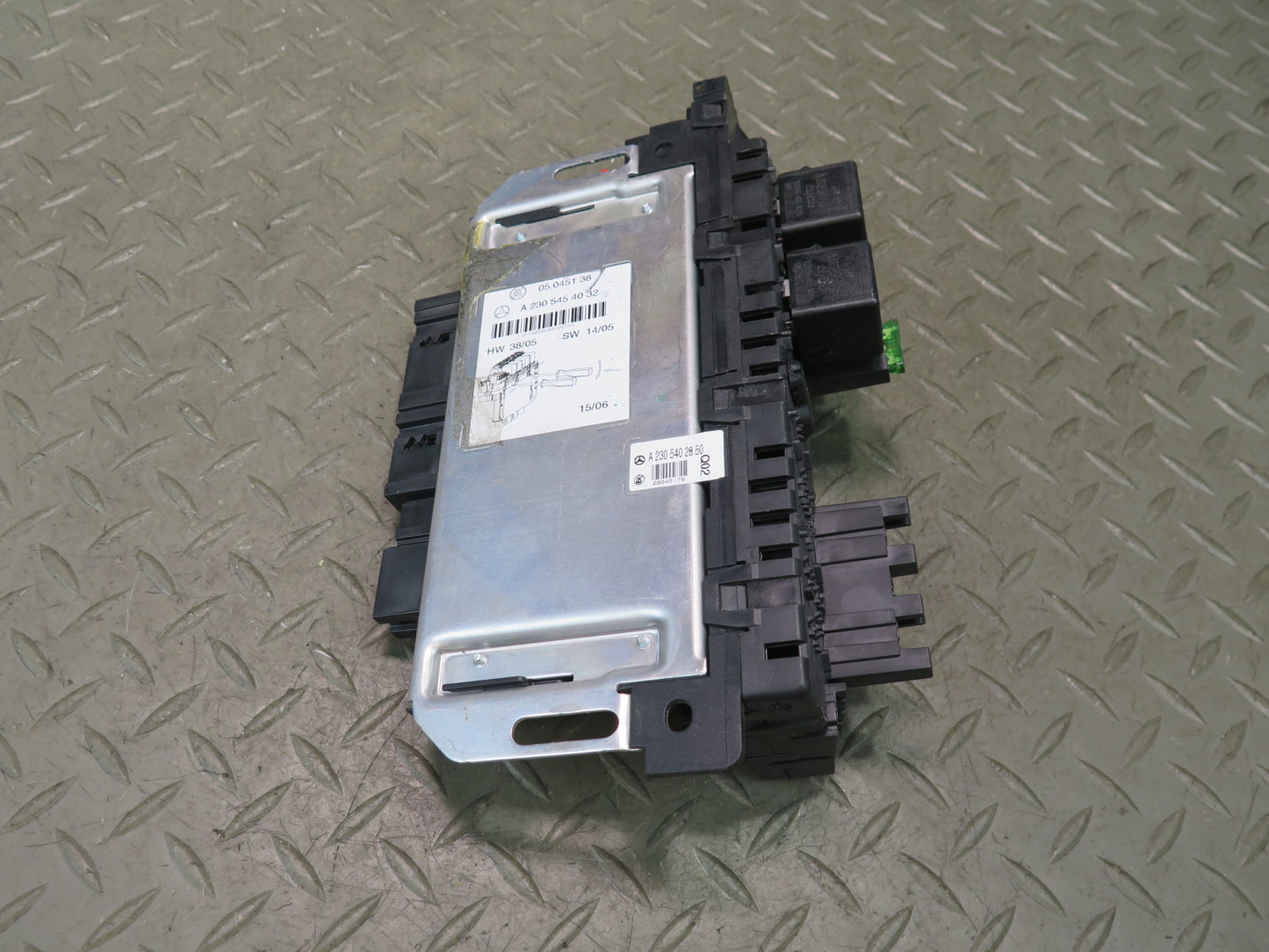 03-12 Mercedes R230 Sl-class Rear SAM Fuse Relay Box Module 2305454032 OEM