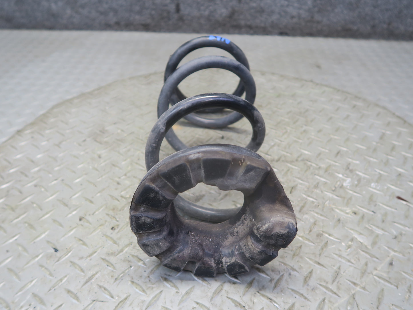 09-20 Nissan 370Z Z34 Coupe Set of 2 Rear Left & Right Coil Spring OEM