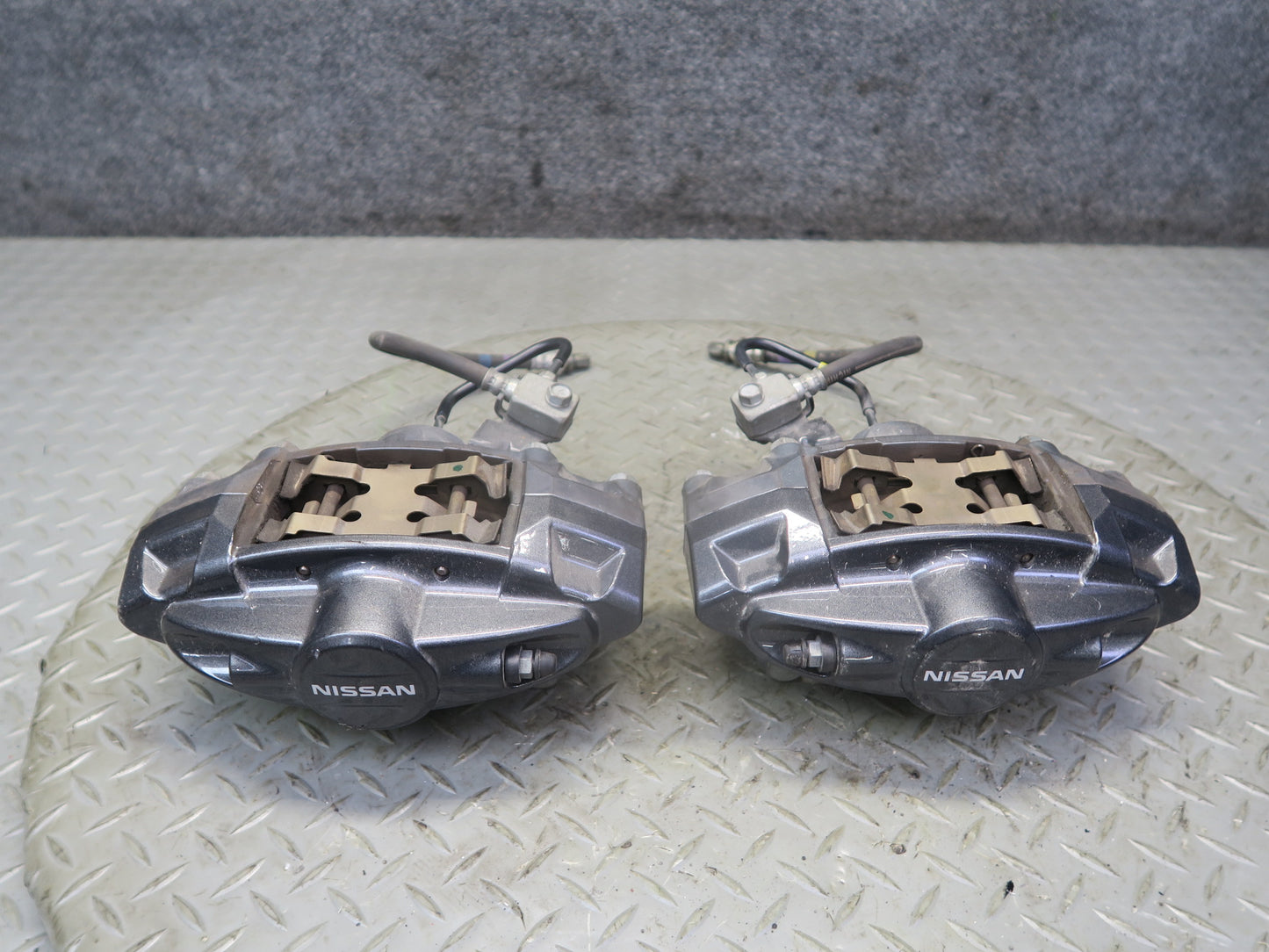 09-12 Nissan Z34 370Z Rear Left & Right Sport Brake Caliper Set Akebono 31K OEM