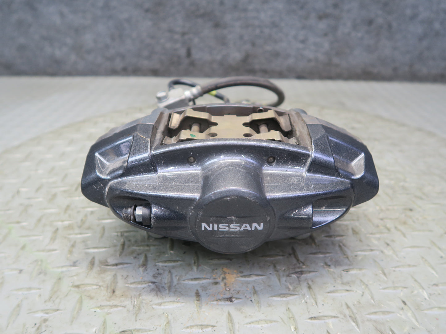 09-12 Nissan Z34 370Z Rear Left & Right Sport Brake Caliper Set Akebono 31K OEM