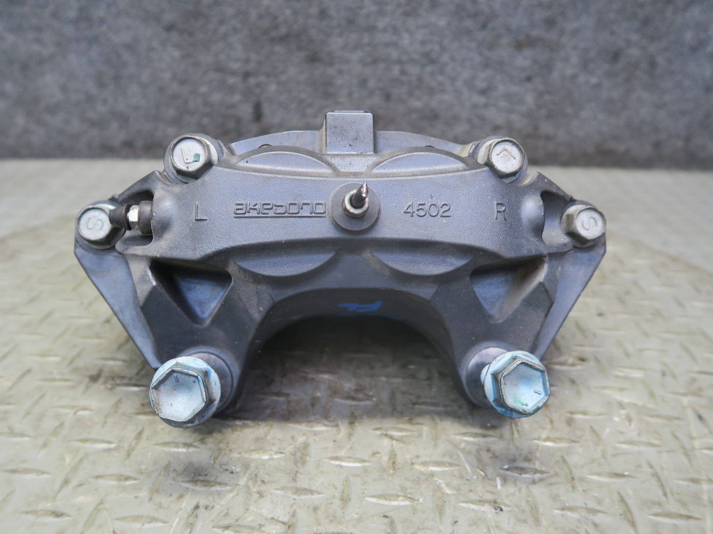 09-12 Nissan Z34 370Z Front Left & Right Sport Brake Caliper Set Akebono 31K OEM