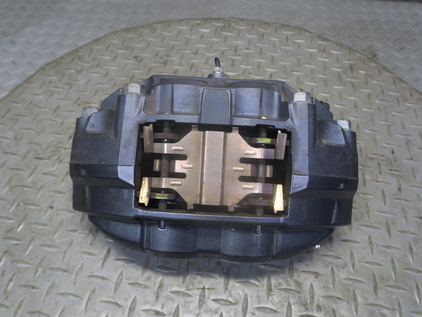 09-12 Nissan Z34 370Z Front Left & Right Sport Brake Caliper Set Akebono 31K OEM