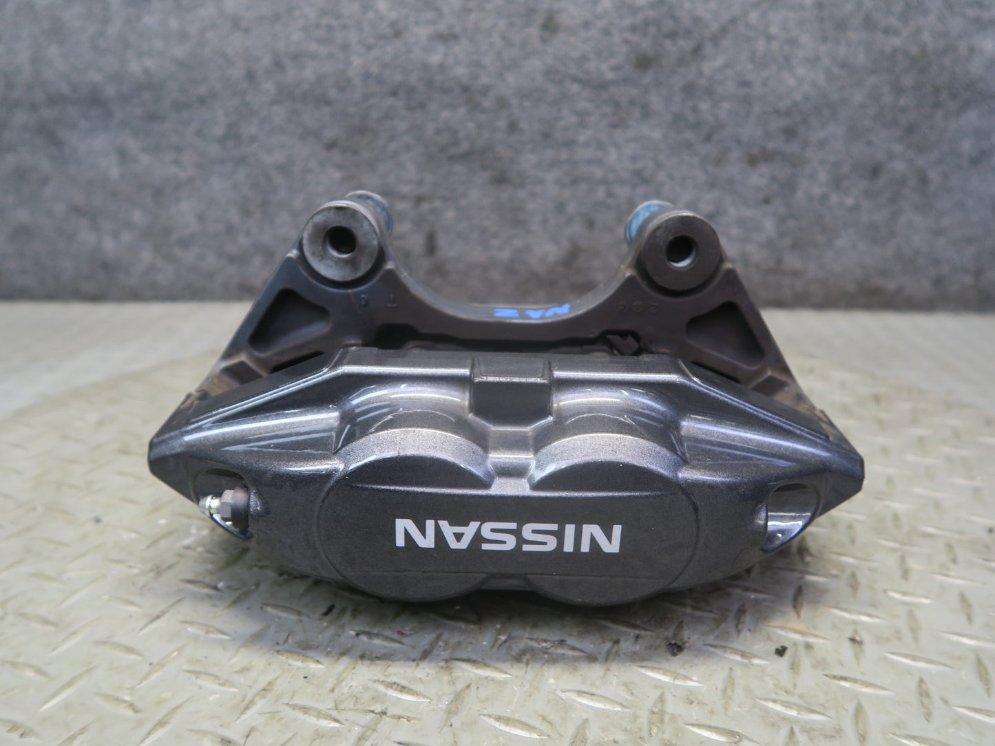 09-12 Nissan Z34 370Z Front Left & Right Sport Brake Caliper Set Akebono 31K OEM