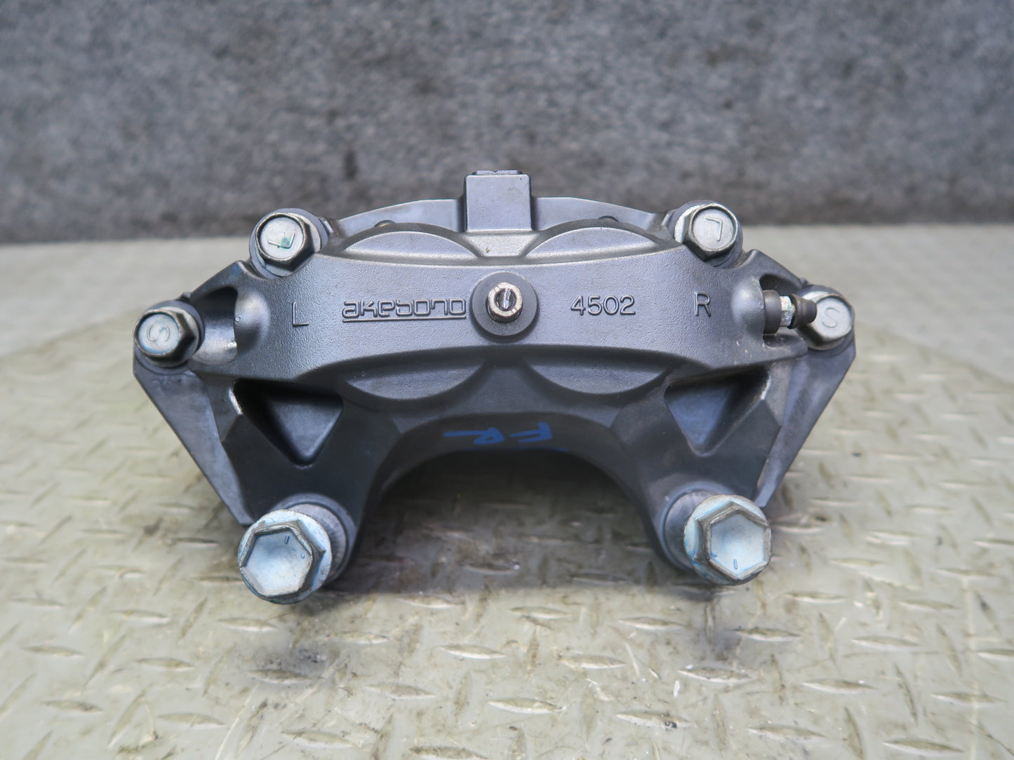 09-12 Nissan Z34 370Z Front Left & Right Sport Brake Caliper Set Akebono 31K OEM