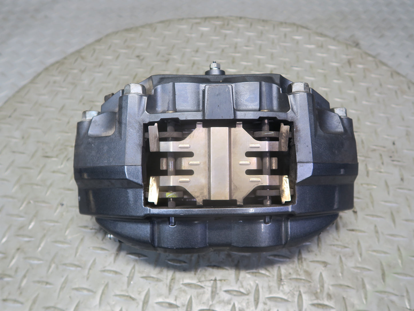 09-12 Nissan Z34 370Z Front Left & Right Sport Brake Caliper Set Akebono 31K OEM