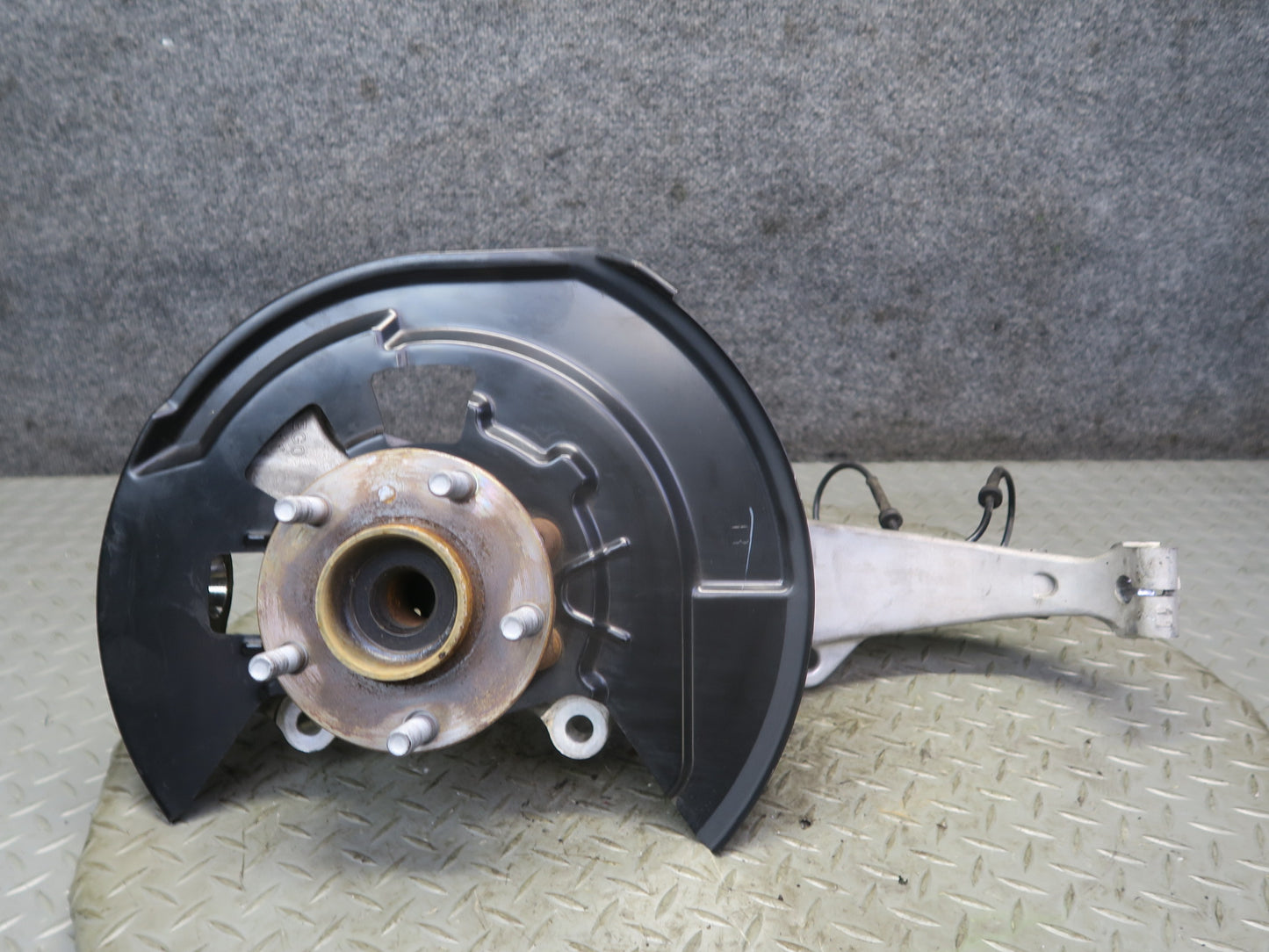 12-13 Nissan Z34 370Z Front Right Spindle Knuckle Wheel Hub Bearing 31K Mile OEM
