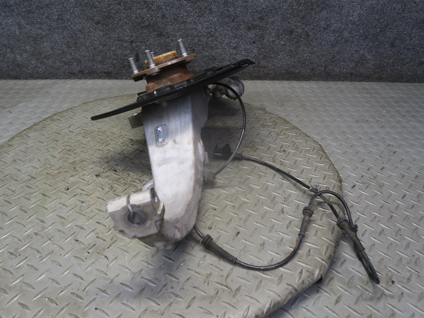 12-13 Nissan Z34 370Z Front Right Spindle Knuckle Wheel Hub Bearing 31K Mile OEM