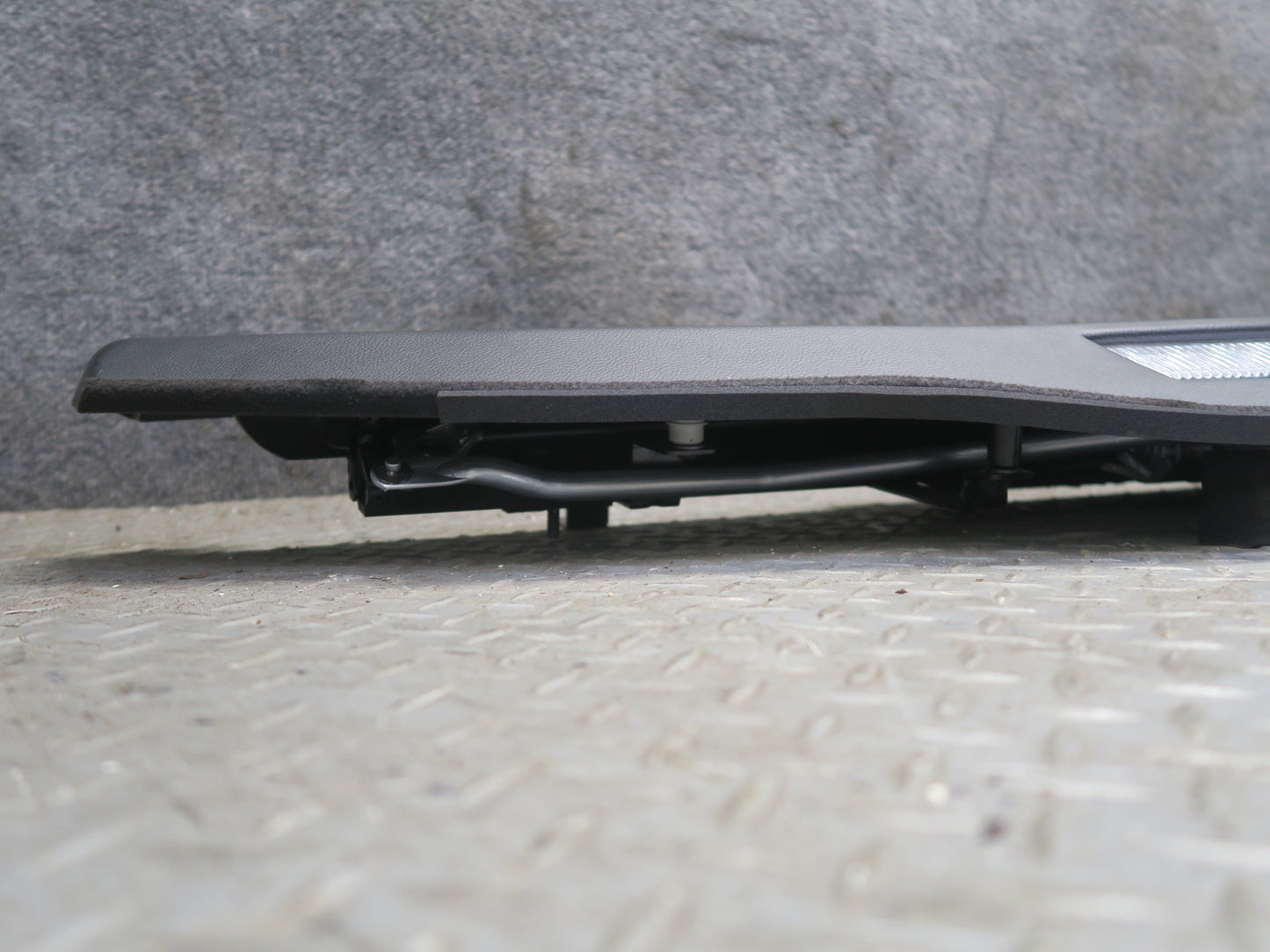 2014-2020 Maserati Ghibli M157 Rear Sun Shade Roller Blind w Center Brake Light