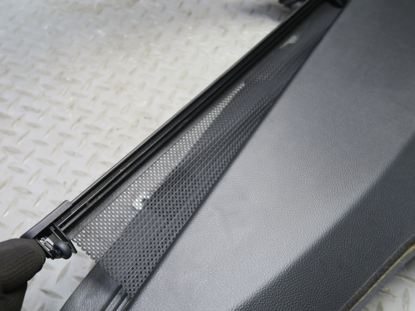 2014-2020 Maserati Ghibli M157 Rear Sun Shade Roller Blind w Center Brake Light