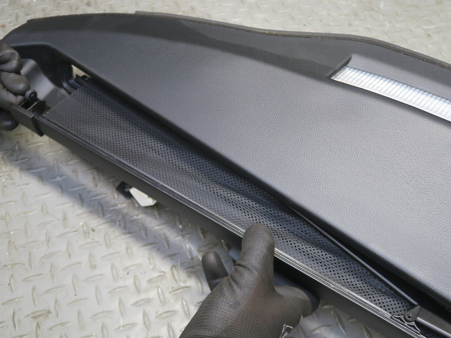 2014-2020 Maserati Ghibli M157 Rear Sun Shade Roller Blind w Center Brake Light