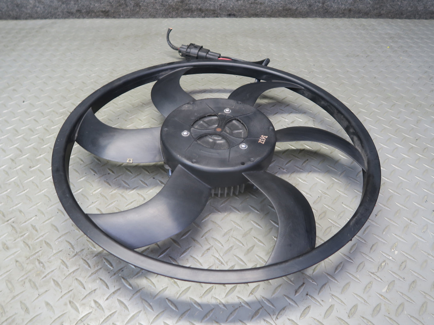 03-08 BMW E85 Z4 M/T Engine Cooling Fan Motor w Blade 6925702 OEM