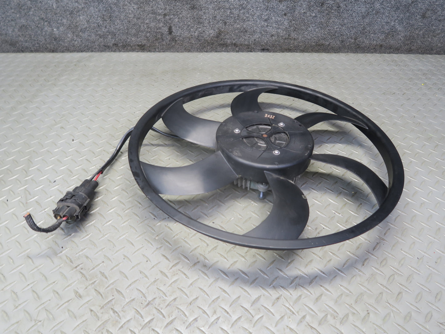 03-08 BMW E85 Z4 M/T Engine Cooling Fan Motor w Blade 6925702 OEM