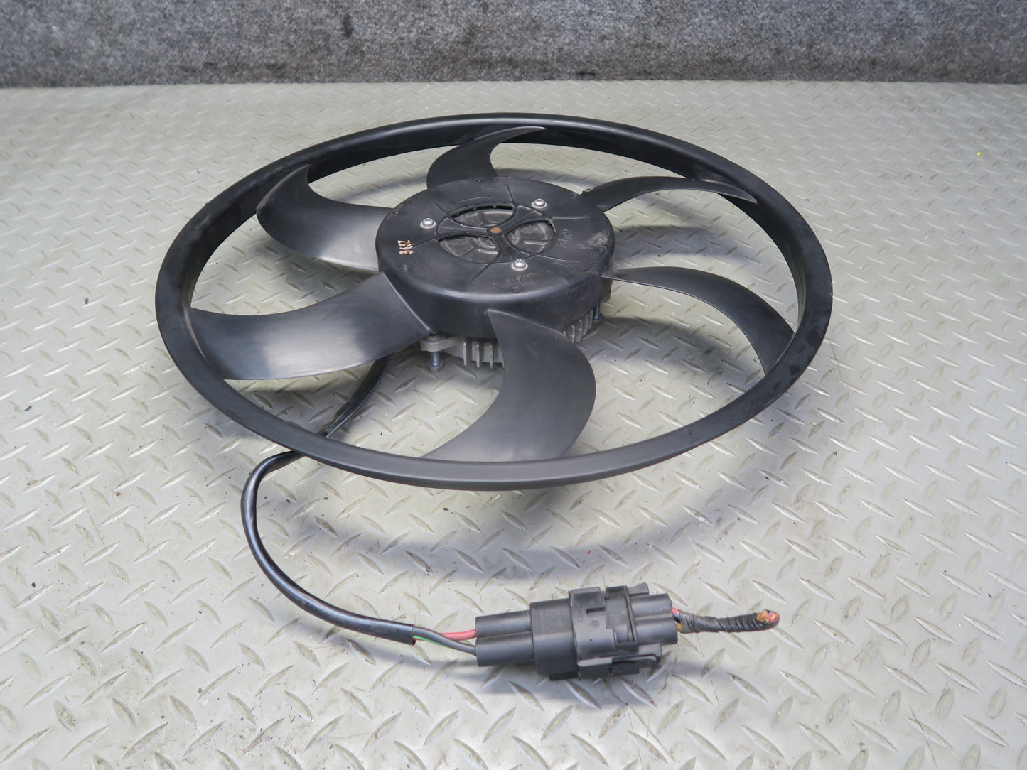 03-08 BMW E85 Z4 M/T Engine Cooling Fan Motor w Blade 6925702 OEM