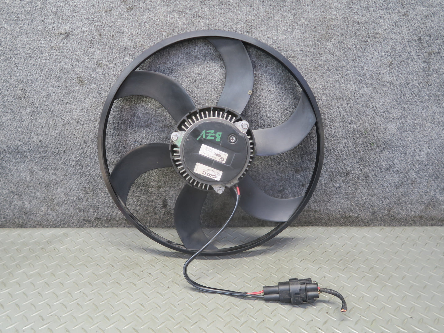 03-08 BMW E85 Z4 M/T Engine Cooling Fan Motor w Blade 6925702 OEM
