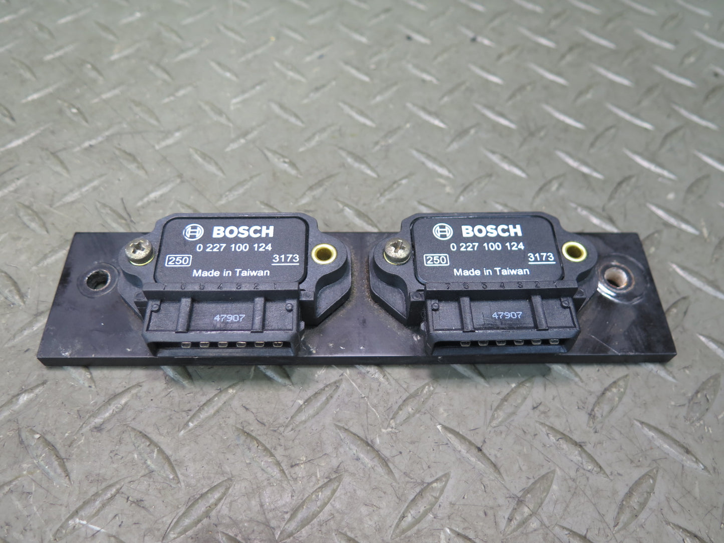 1984-1986 Porsche 928 Engine Ignition Control Module Assembly