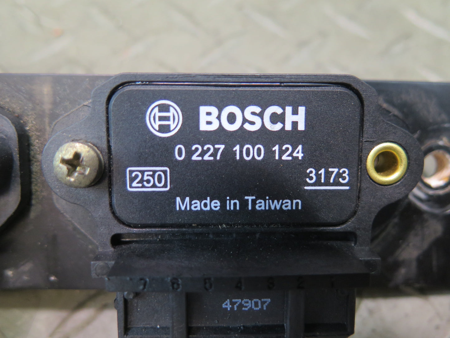 1984-1986 Porsche 928 Engine Ignition Control Module Assembly