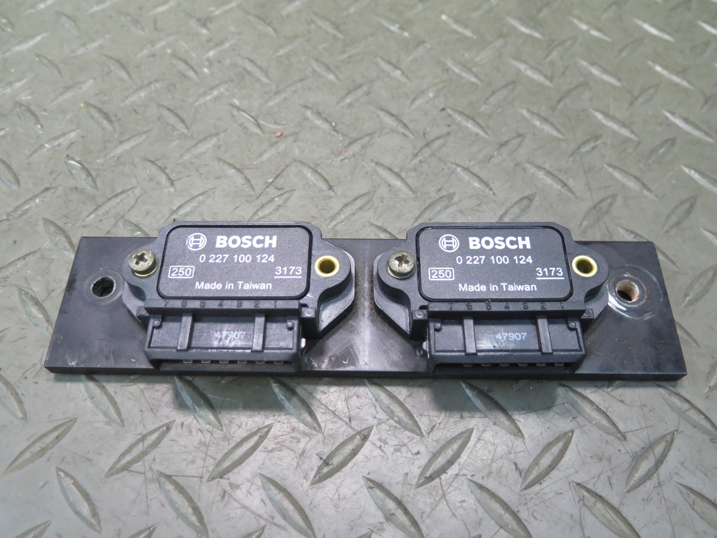 1984-1986 Porsche 928 Engine Ignition Control Module Assembly