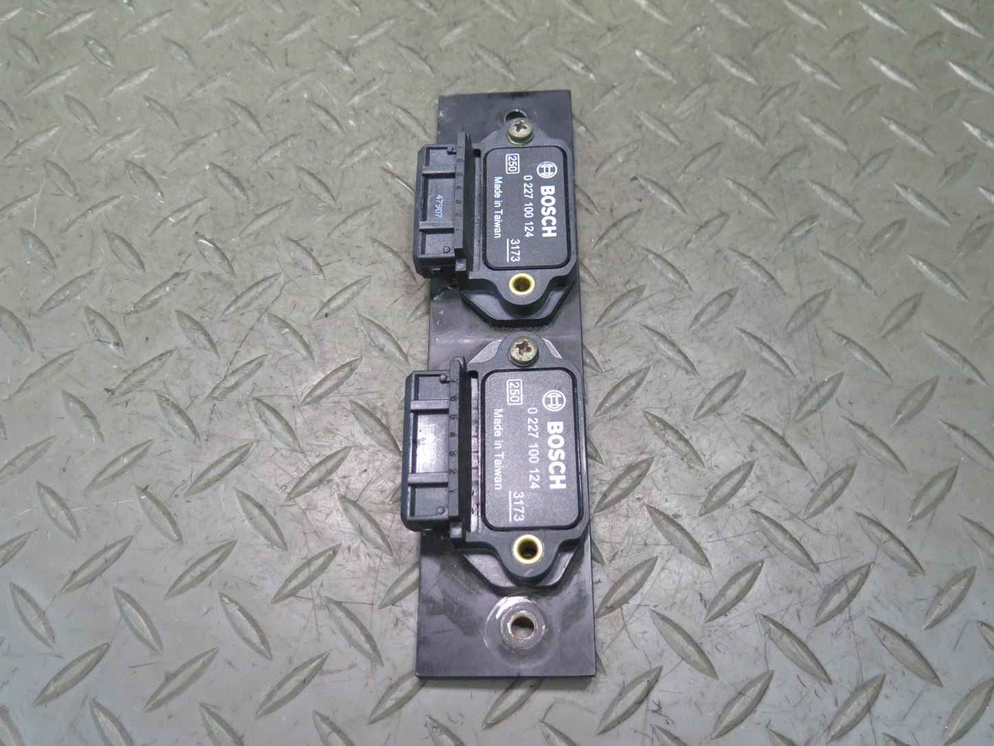 1984-1986 Porsche 928 Engine Ignition Control Module Assembly