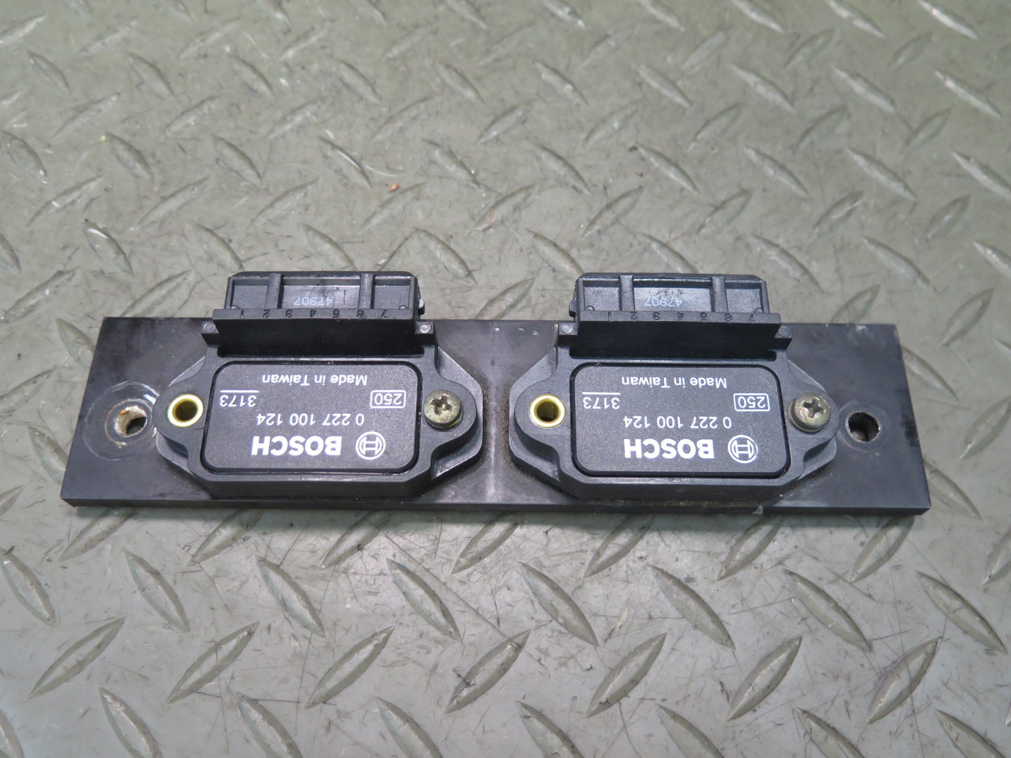 1984-1986 Porsche 928 Engine Ignition Control Module Assembly
