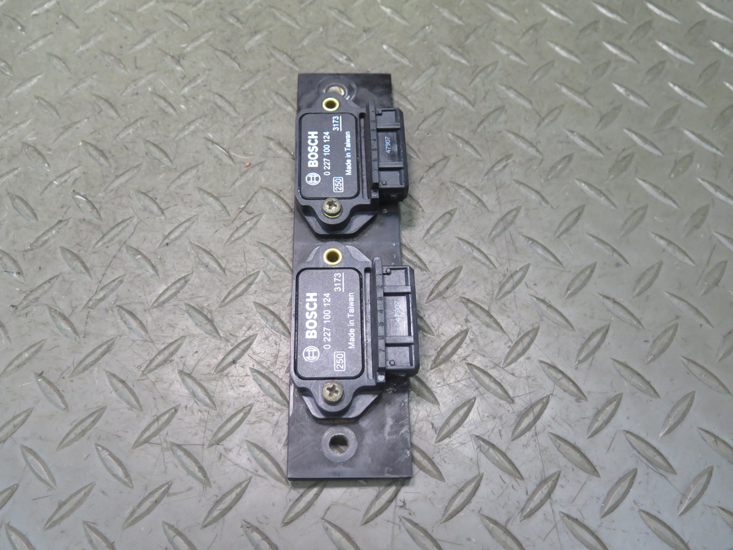 1984-1986 Porsche 928 Engine Ignition Control Module Assembly