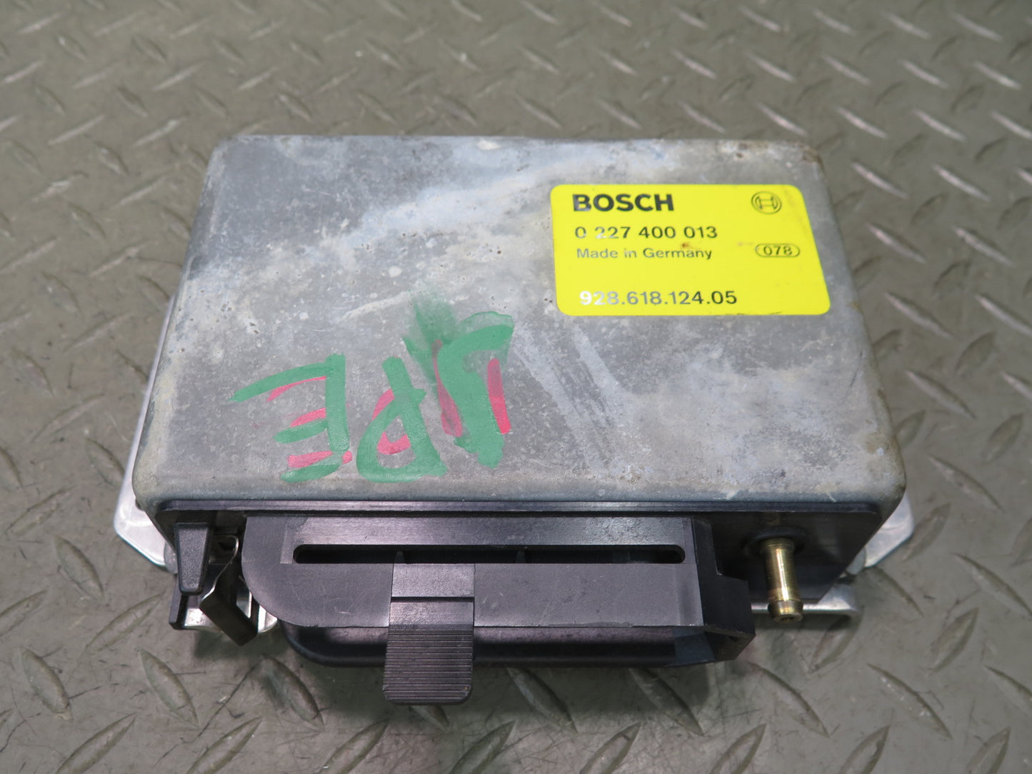 1985-1986 Porsche 928 Ignition Control Module Unit 92861812405
