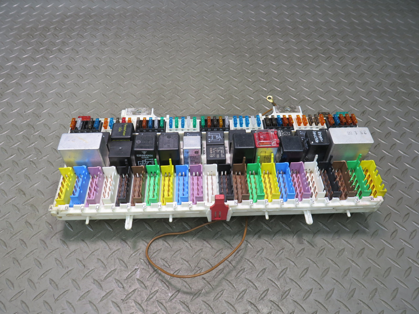 1986 Porsche 928 Fuse Relay Box Module 92861001028