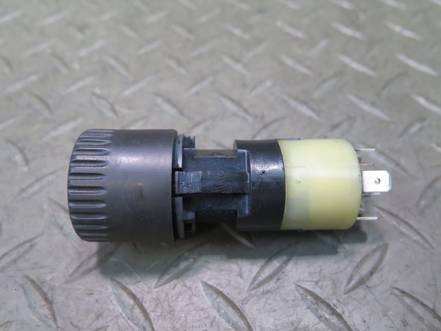 1985-1986 Porsche 928 Headlight Light Lamp Control Knob Switch 92861310300